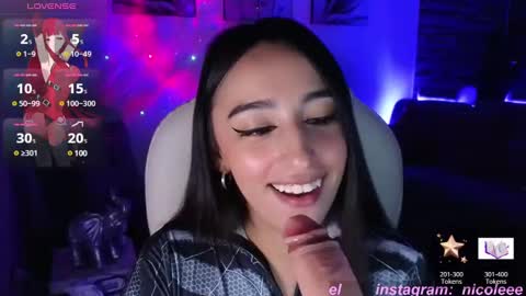 Snapshot of nicole_edwards chatting on 4, 1, 2025 Nicole online show from 4, 1, 2025