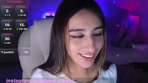 Snapshot of nicole_edwards chatting on 21, 9, 2025 Nicole online show from 21, 9, 2025