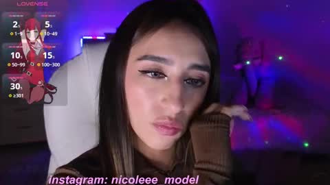 Snapshot of nicole_edwards chatting on 29, 9, 2025 Nicole online show from 29, 9, 2025