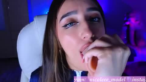 Snapshot of nicole_edwards chatting on 23, 10, 2025 Nicole online show from 23, 10, 2025