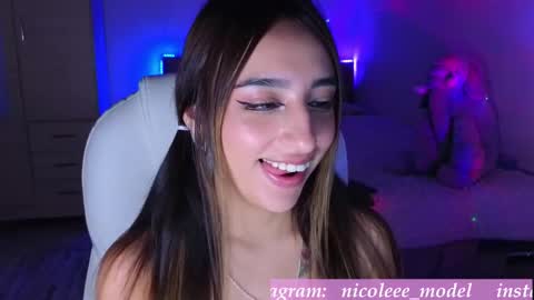 Snapshot of nicole_edwards chatting on 25, 10, 2025 Nicole online show from 25, 10, 2025