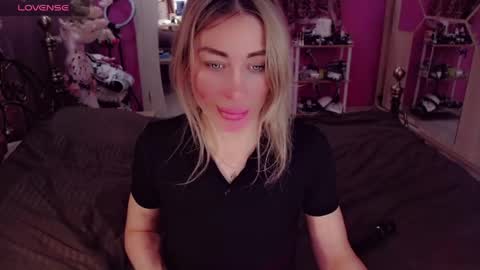 Snapshot of nicole_g0ld_ chatting on 10, 5, 2026 Nicole online show from 10, 5, 2026