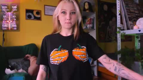 Snapshot of nicole_matt chatting on 26, 10, 2025 Nicole online show from 26, 10, 2025