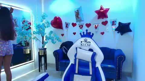 Nicolle online show from 25, 2, 2026