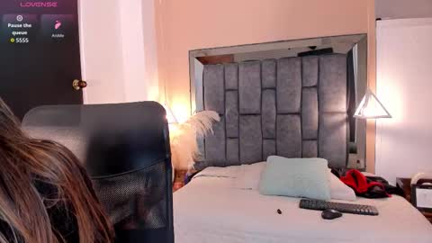 Snapshot of nicole_whitee chatting on 20, 9, 2025 N A T A L I A online show from 20, 9, 2025