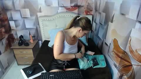 nicolee millerr online show from 1, 2, 2025