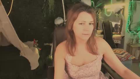 nicolehits online show from 4, 12, 2025