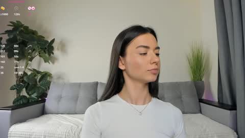 Snapshot of nicoleluuv chatting on 8, 12, 2024 Dua Lipa online show from 8, 12, 2024