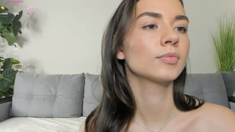 Snapshot of nicoleluuv chatting on 19, 12, 2024 Dua Lipa online show from 19, 12, 2024