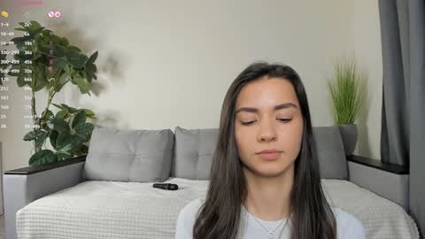 Snapshot of nicoleluuv chatting on 20, 12, 2024 Dua Lipa online show from 20, 12, 2024