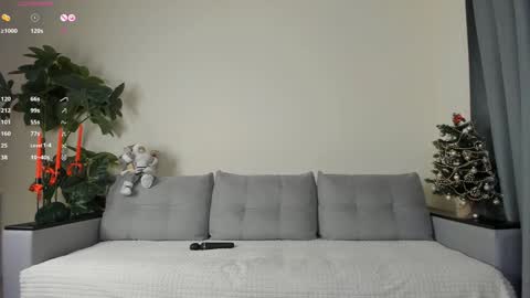 Snapshot of nicoleluuv chatting on 27, 12, 2024 Dua Lipa online show from 27, 12, 2024