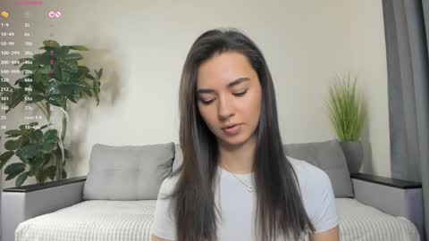 Snapshot of nicoleluuv chatting on 10, 1, 2025 Dua Lipa online show from 10, 1, 2025