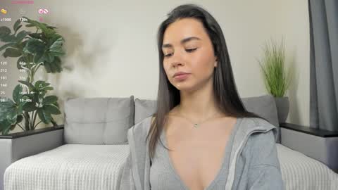 Snapshot of nicoleluuv chatting on 16, 1, 2025 Dua Lipa online show from 16, 1, 2025