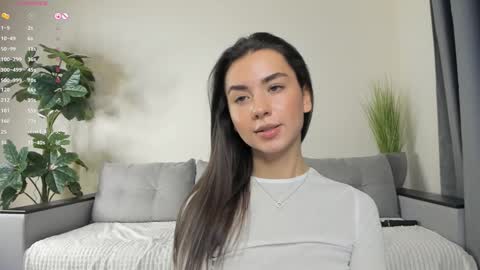 Snapshot of nicoleluuv chatting on 27, 1, 2025 Dua Lipa online show from 27, 1, 2025