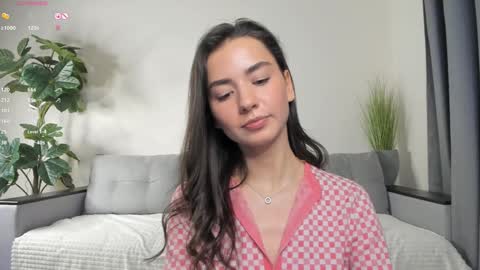 Snapshot of nicoleluuv chatting on 30, 1, 2025 Dua Lipa online show from 30, 1, 2025