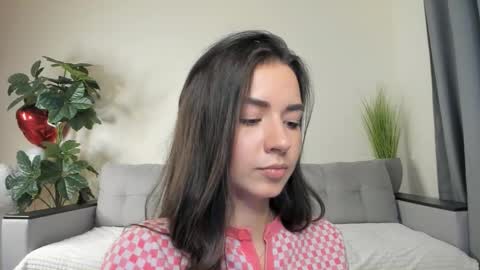 Snapshot of nicoleluuv chatting on 3, 3, 2025 Dua Lipa online show from 3, 3, 2025