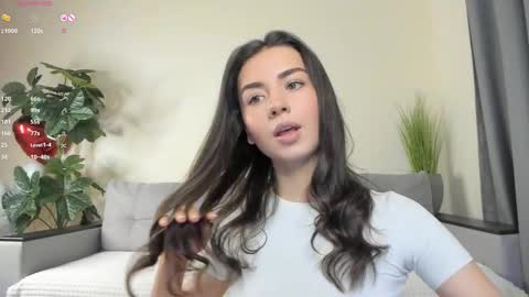 Snapshot of nicoleluuv chatting on 5, 3, 2025 Dua Lipa online show from 5, 3, 2025