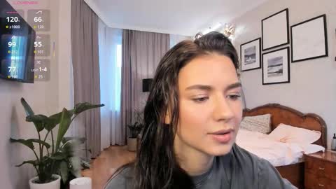Snapshot of nicoleluuv chatting on 15, 10, 2025 Dua Lipa online show from 15, 10, 2025