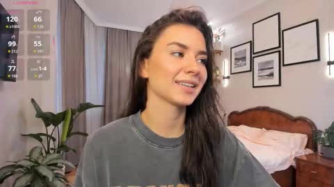 Snapshot of nicoleluuv chatting on 30, 10, 2025 Dua Lipa online show from 30, 10, 2025