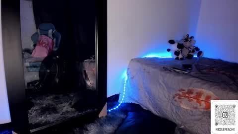 Nicol independent model online show from 24, 12, 2024