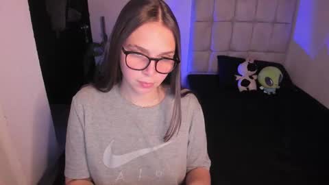 Nicol independent model online show from 19, 2, 2026