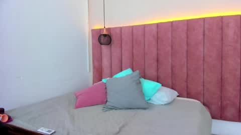 Snapshot of nicolesteelee chatting on 1, 3, 2025 Nicole online show from 1, 3, 2025