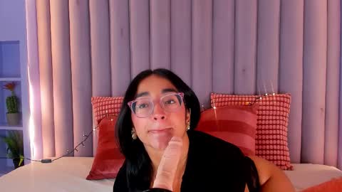 N I C O L E T  online show from 15, 12, 2025