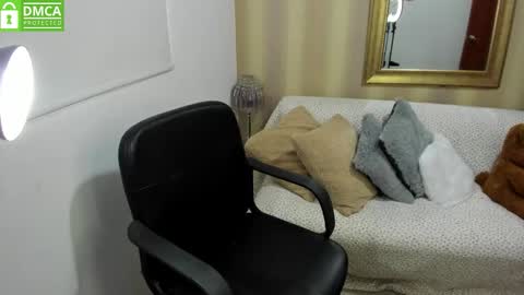 Nicolettcolin  online show from 30, 9, 2025