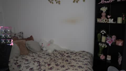 nicolette__shea_ online show from 11, 12, 2024