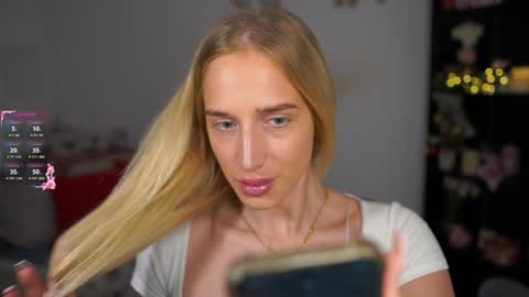 nicolette__shea_ online show from 31, 12, 2024