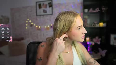 nicolette__shea_ online show from 6, 3, 2025