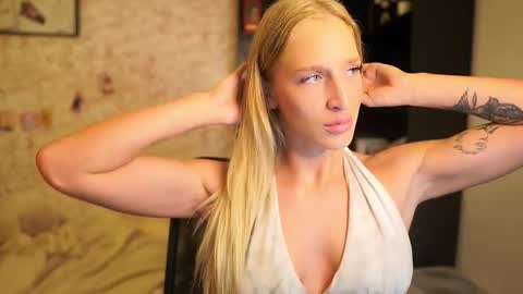 nicolette__shea_ online show from 22, 12, 2025