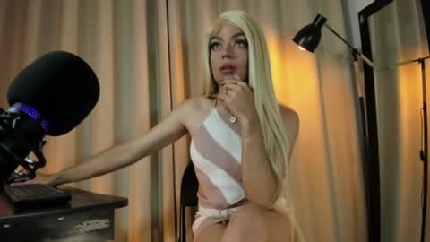 Snapshot of nicolette_tay chatting on 5, 2, 2025 Nicol online show from 5, 2, 2025