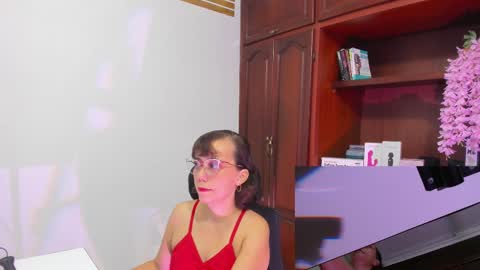 Snapshot of nicolettryan chatting on 2, 10, 2025 Nicolett Ryan online show from 2, 10, 2025