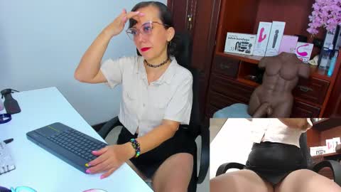 Snapshot of nicolettryan chatting on 18, 10, 2025 Nicolett Ryan online show from 18, 10, 2025