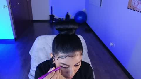 Nicoll  Independent model online show from 11, 4, 2026