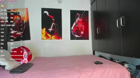 nicolle_hanks1 online show from 26, 4, 2026