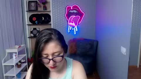 Snapshot of nicolle_silva chatting on 1, 8, 2026 Nicolle online show from 1, 8, 2026