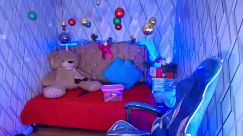 Snapshot of nicolletaylorq chatting on 14, 12, 2025 Nicolle Miley online show from 14, 12, 2025