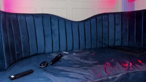 Nicollette Miller online show from 4, 3, 2025