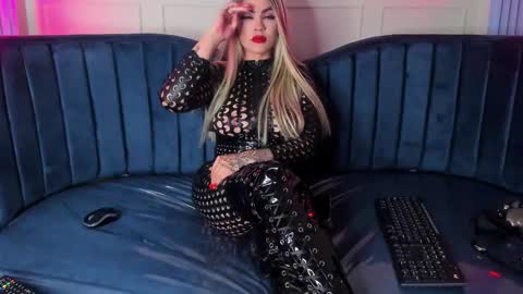 Nicollette Miller online show from 4, 3, 2025