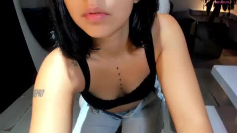 Snapshot of nicolross_ chatting on 13, 12, 2024 NicolRoss online show from 13, 12, 2024