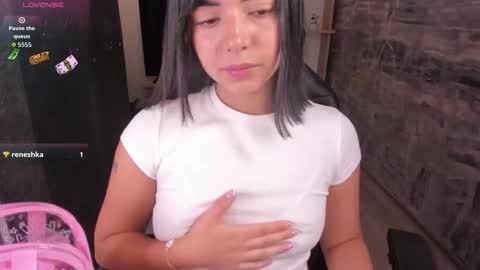 Snapshot of nicolross_ chatting on 9, 10, 2025 NicolRoss online show from 9, 10, 2025