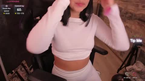 Snapshot of nicolross_ chatting on 24, 11, 2025 NicolRoss online show from 24, 11, 2025