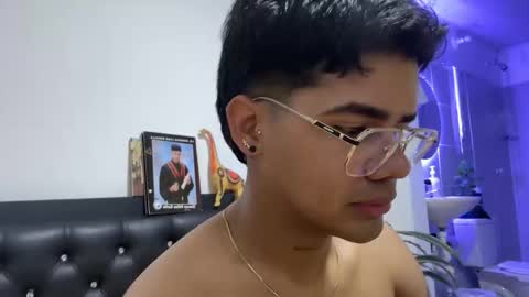 nicvelez22 online show from 20, 3, 2026