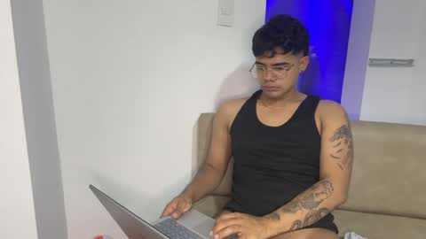 nicvelez22 online show from 11, 4, 2026