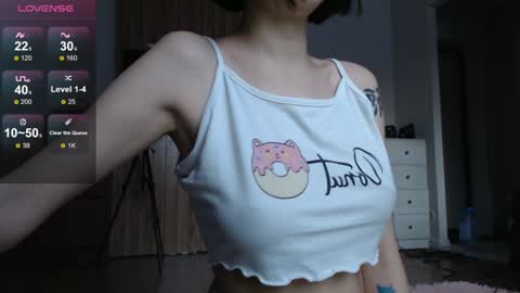 Snapshot of niia_osaki chatting on 17, 12, 2024 Niia online show from 17, 12, 2024