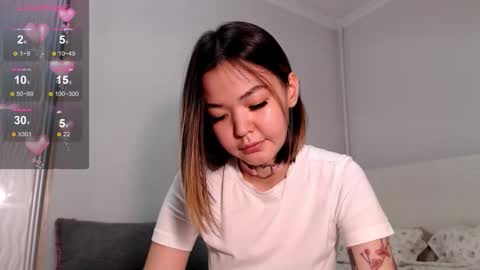 Snapshot of niia_osaki chatting on 24, 10, 2025 Niia online show from 24, 10, 2025