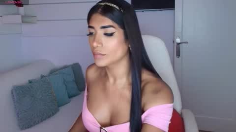 Nicolle Bustamante online show from 13, 10, 2025