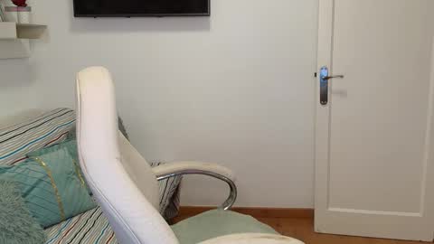 Nicolle Bustamante online show from 26, 11, 2025